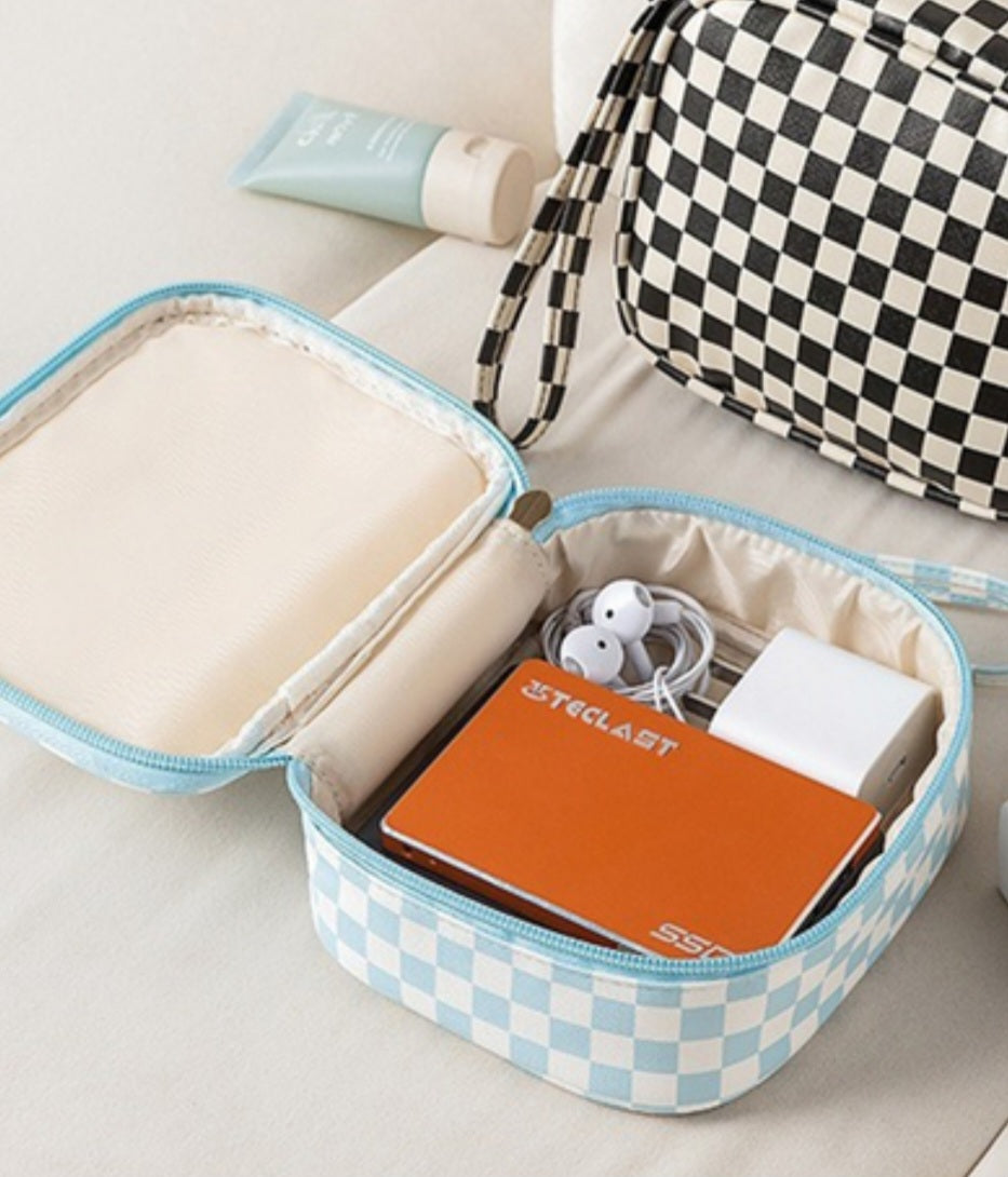 Checkered cosmetic makeup travel case