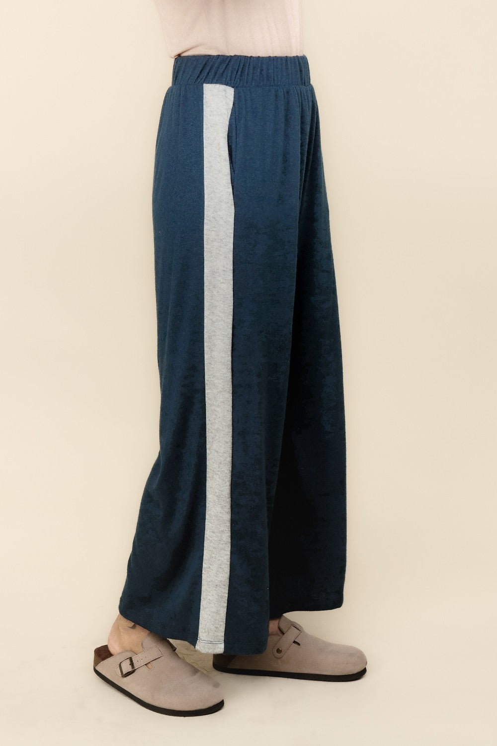 Black Elastic Waist  Knit Jogger Pants with Gray Stripe