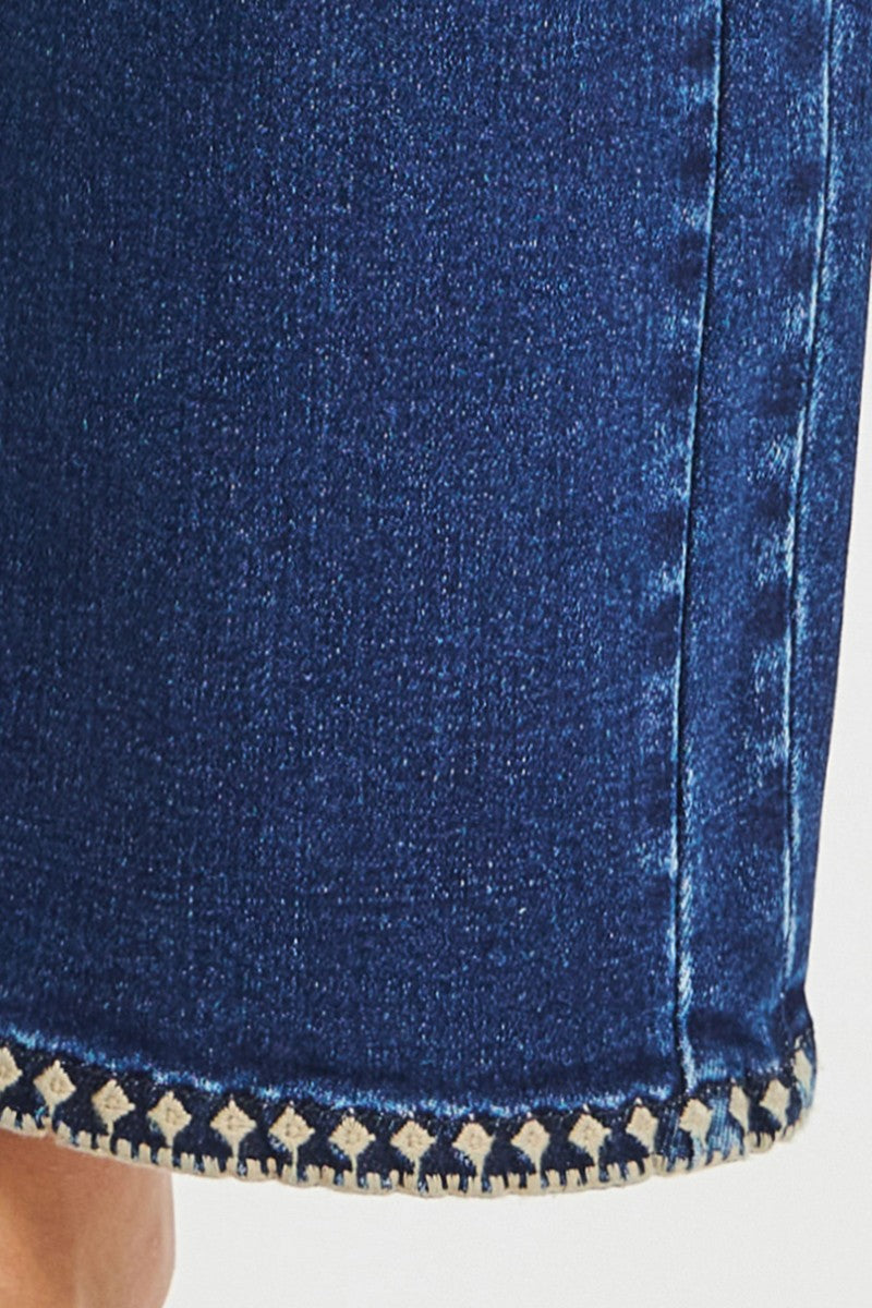 Risen Cropped Barrel Jean With Embroidered Details