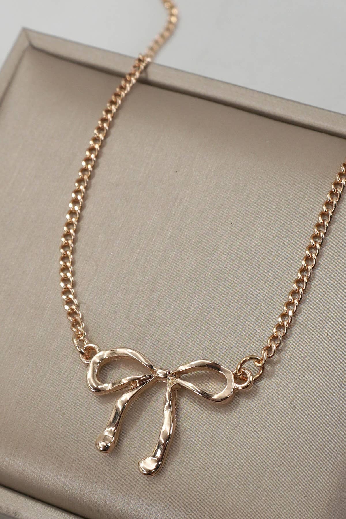 Hammered Bow Necklace