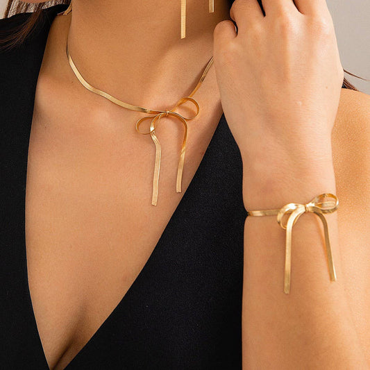 Herringbone Chain Bow Necklace