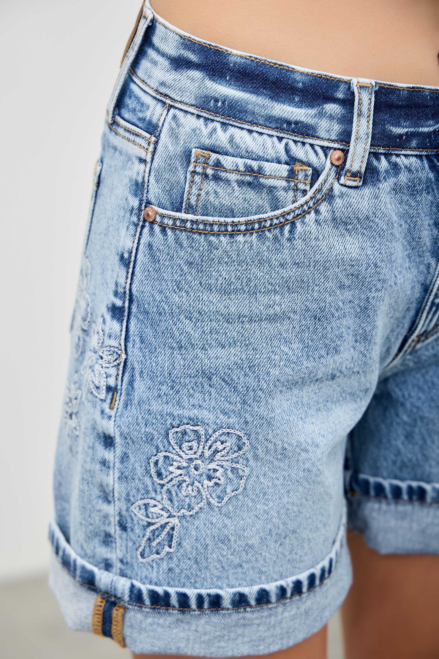 Mid-Rise Embroidery Short