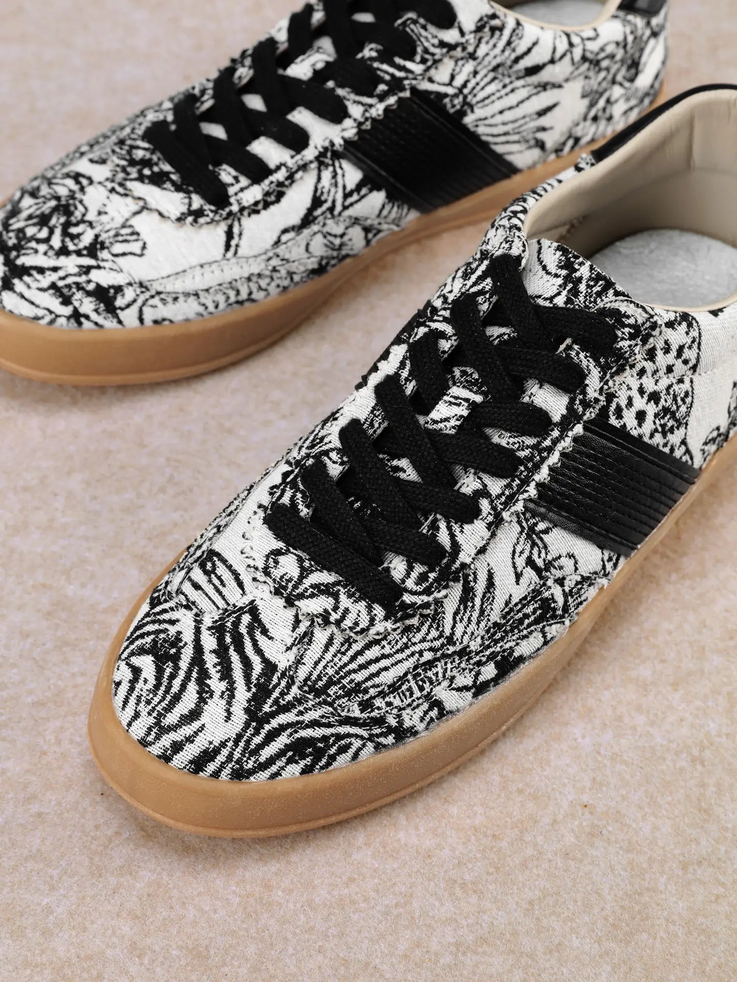 Dixie Sneaker