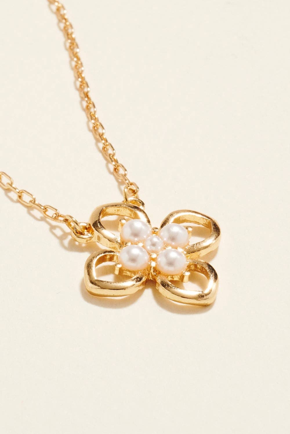 Clover Pearl Necklace