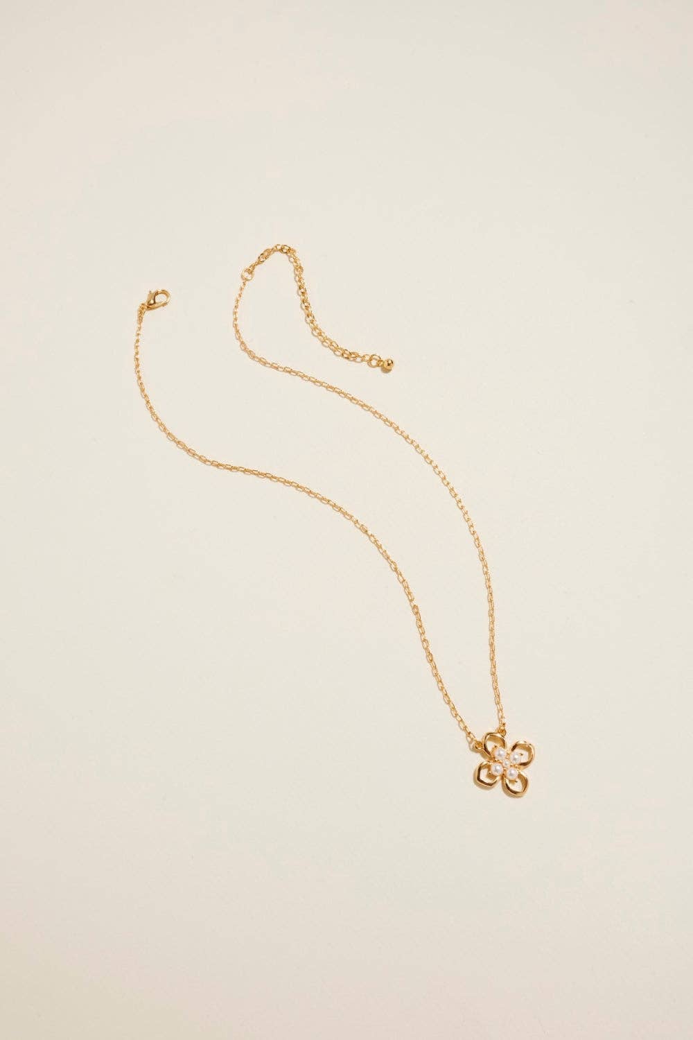Clover Pearl Necklace